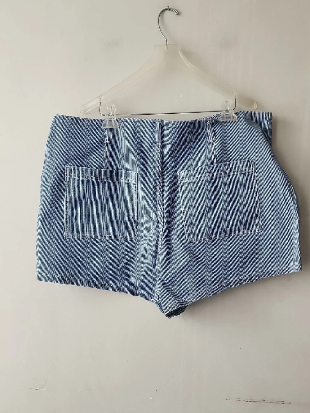 Universal Thread Blue and White Striped High-Waist Women’s Shorts - Picture 5 of 9